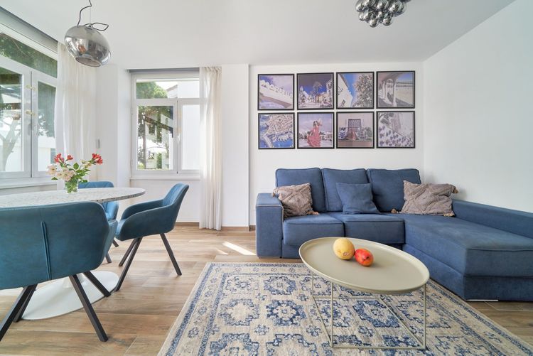 listing card gallery