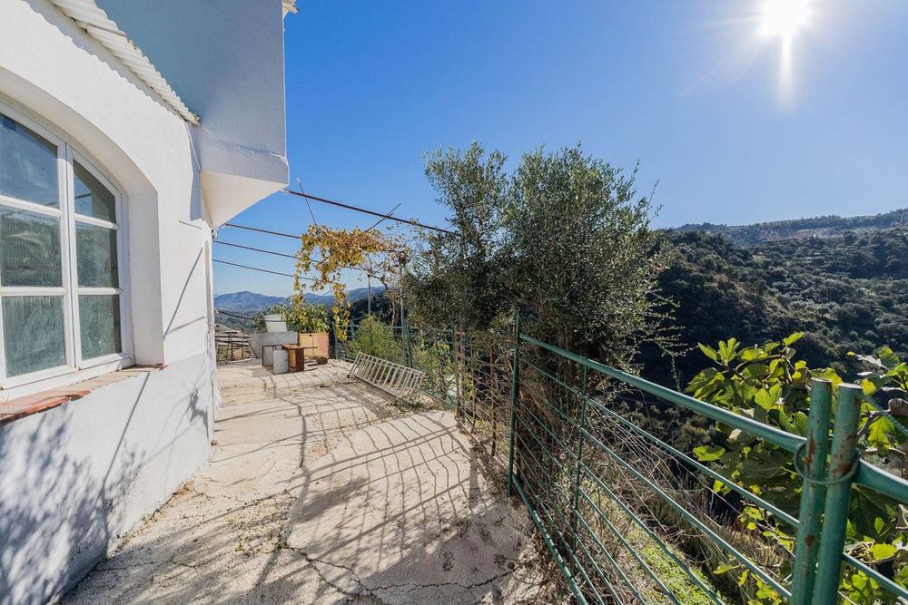 House | Resale in Tolox in Tolox, Costa del Sol - Main property photo