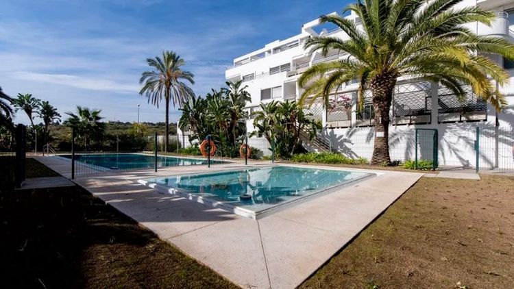 Apartment | Resale in Mijas Costa in Mijas Costa, Costa del Sol - Photo 2