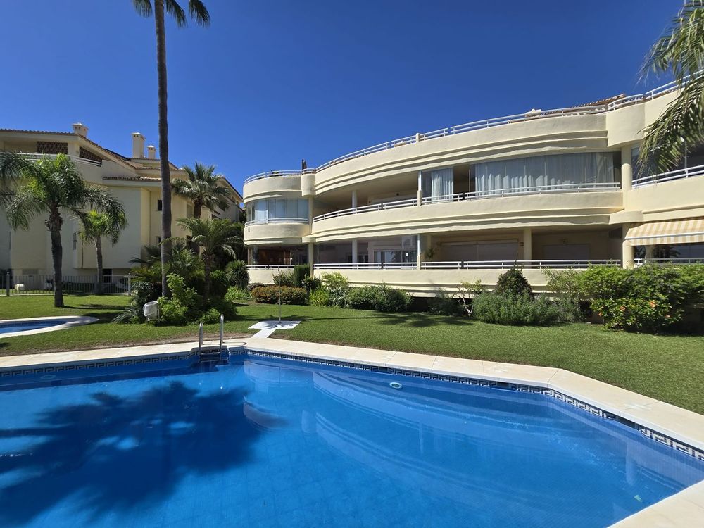 Apartment | Resale in Torrequebrada in Torrequebrada, Costa del Sol - Main property photo