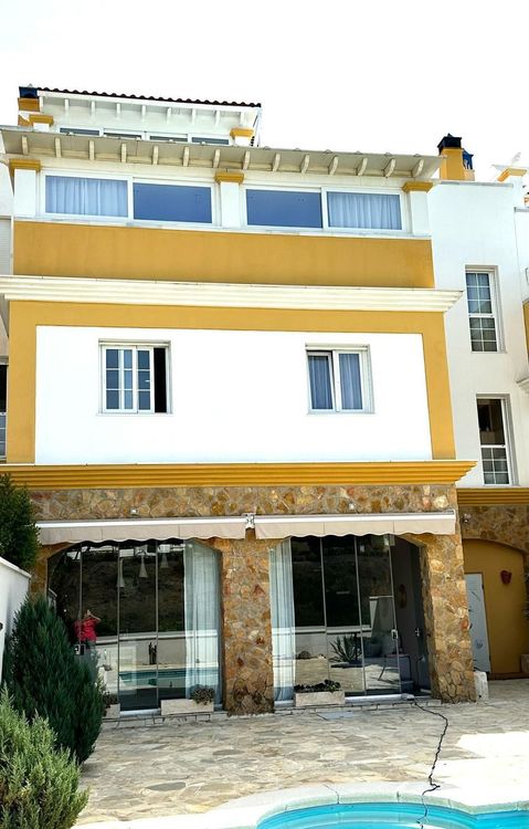 House | Resale in Calahonda in Calahonda, Costa del Sol - Photo 2