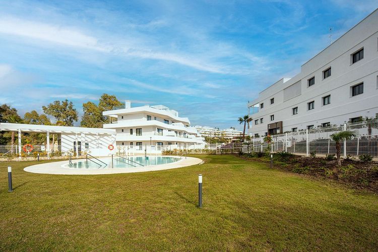 Apartment | Resale in Estepona in Estepona, Costa del Sol - Photo 2