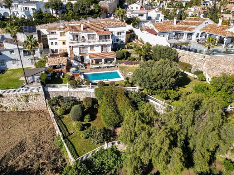 House | Resale in Torremuelle in Torremuelle, Costa del Sol - Photo 2