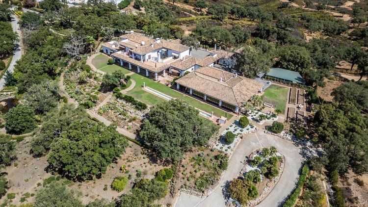 House | Resale in Marbella in Marbella Others, Costa del Sol - Photo 2