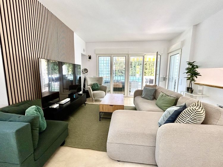 House | Resale in Villamartin in Villamartin, Costa Blanca - Photo 5