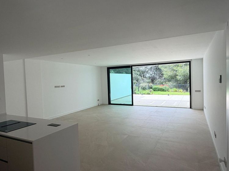Apartment | Resale in Bahía de Marbella in Bahía de Marbella, Costa del Sol - Photo 4
