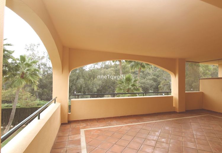 Apartment | Resale in Elviria in Elviria, Costa del Sol - Photo 3