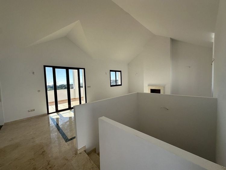 House | Resale in Doña Julia in Doña Julia, Costa del Sol - Photo 5