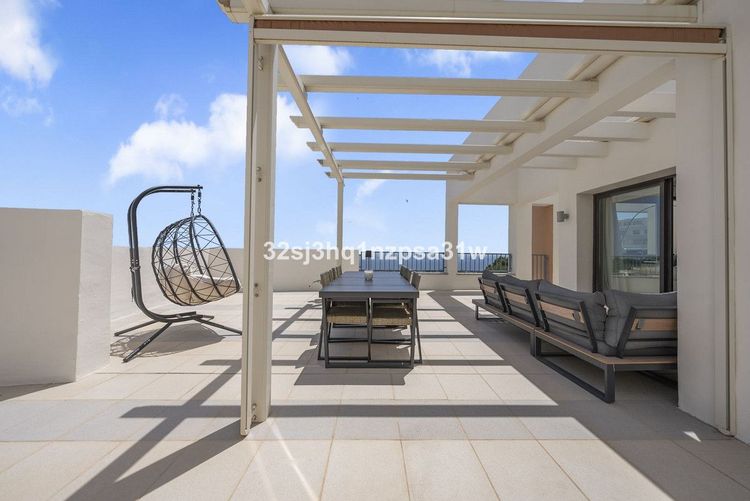 Penthouse | Resale in Altos de los Monteros in Altos de los Monteros, Costa del Sol - Photo 4