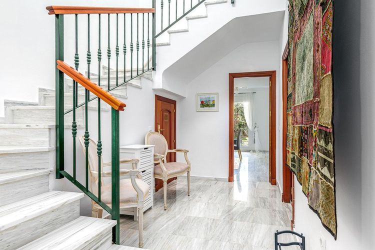 House | Resale in Alhaurin Golf in Alhaurin Golf, Costa del Sol - Photo 2