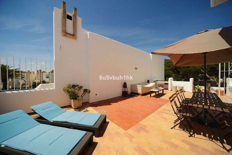 Penthouse | Resale in Nueva Andalucía - Development photo 1