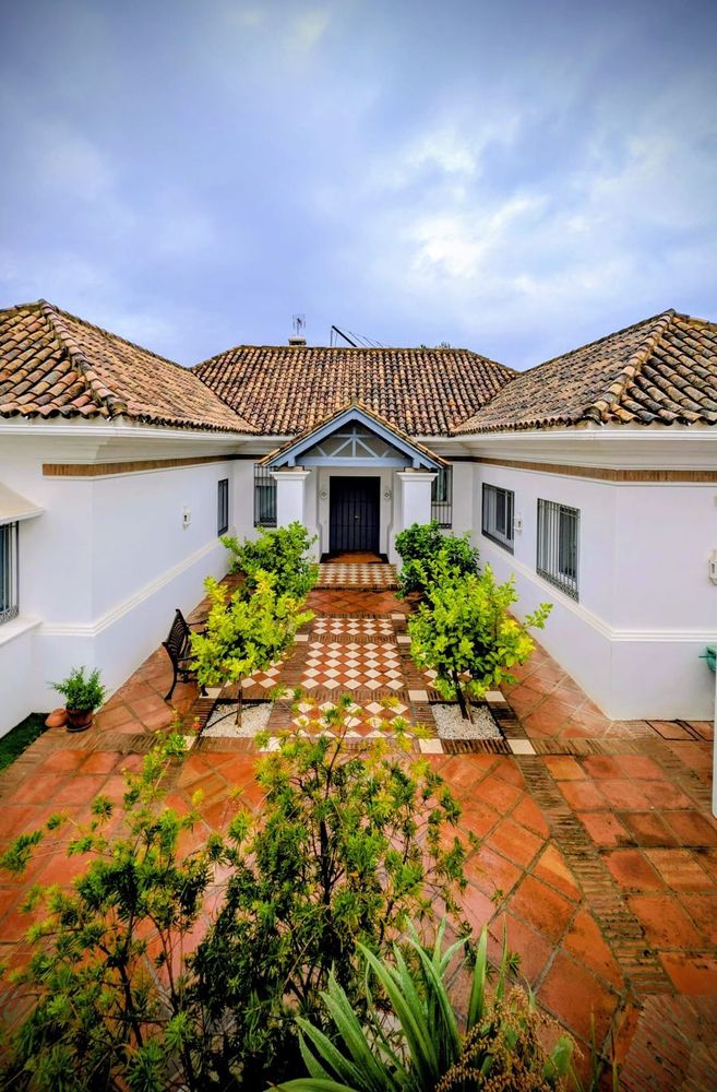 House | Resale in Aloha in Aloha, Costa del Sol - Main property photo