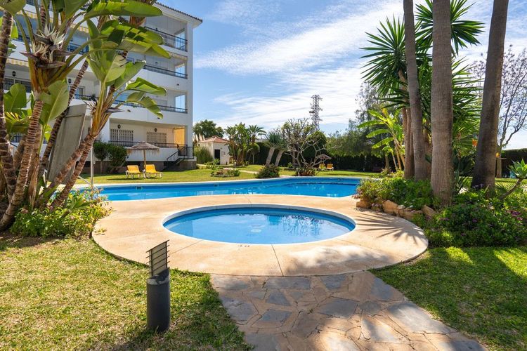 Apartment | Resale in Calahonda in Calahonda, Costa del Sol - Photo 3