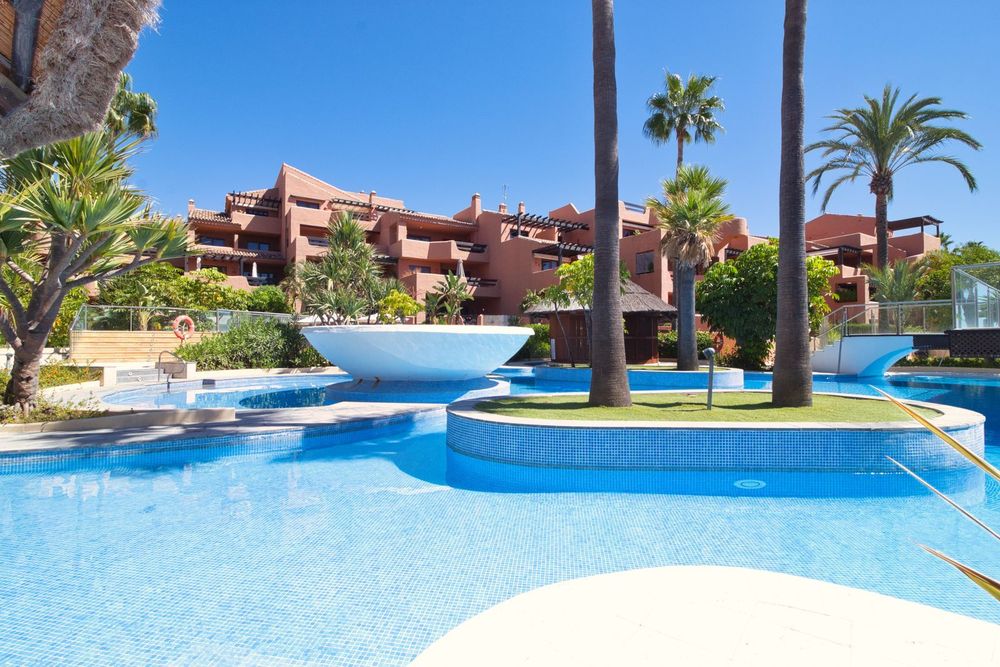 Apartment | Resale in Estepona in Estepona, Costa del Sol - Main property photo