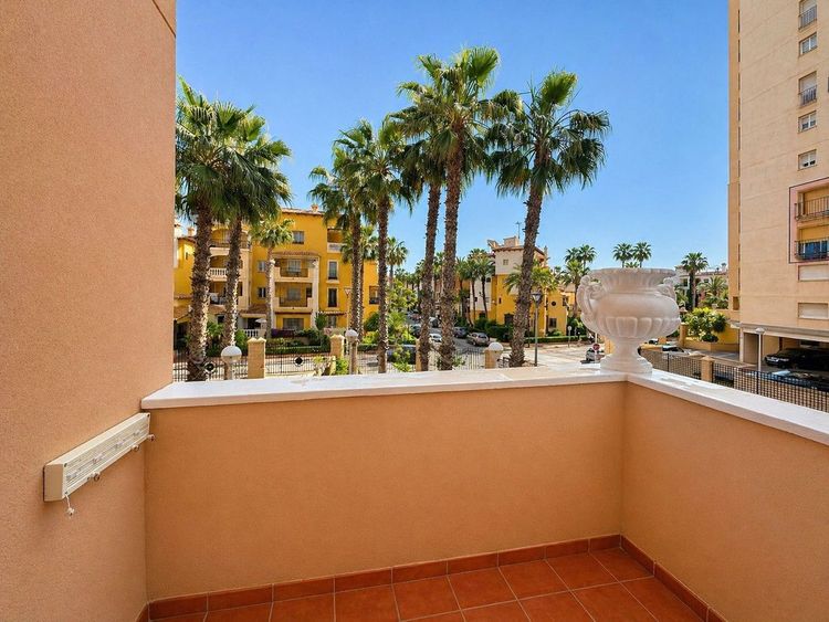 Apartment | Resale in Torrevieja in Torrevieja, Costa Blanca - Photo 5
