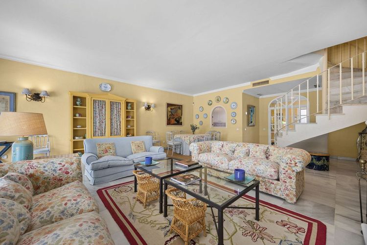 House | Resale in La Quinta in La Quinta, Costa del Sol - Photo 2