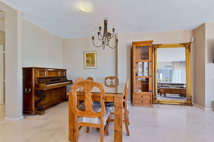 House | Resale in Mijas Costa in Mijas Costa, Costa del Sol - Photo 4