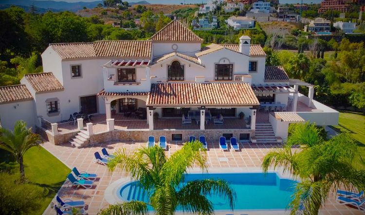 House | Resale in Cancelada in Cancelada, Costa del Sol - Photo 2