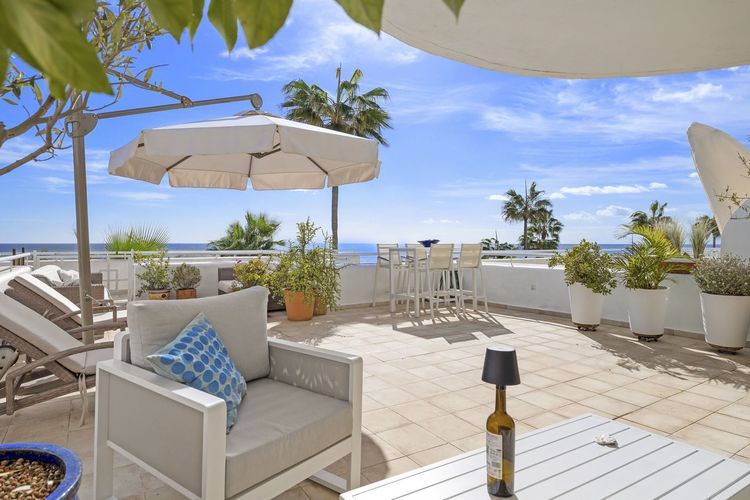 Apartment | Resale in Estepona in Estepona, Costa del Sol - Photo 2