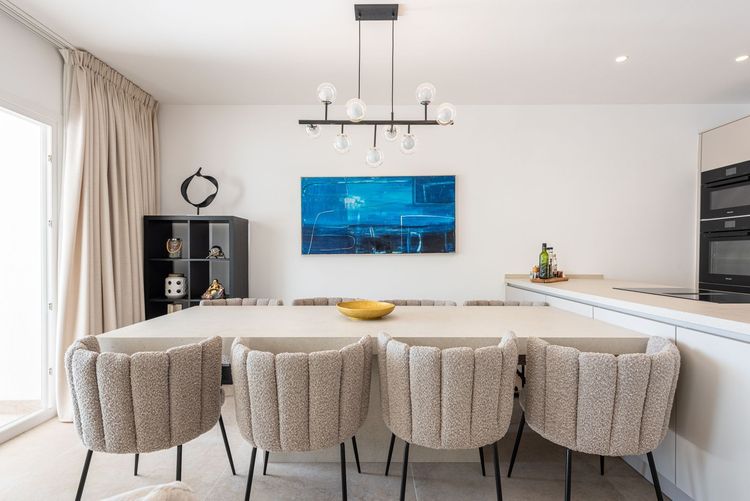 House | Resale in Nueva Andalucía in Nueva Andalucía Others, Costa del Sol - Photo 3