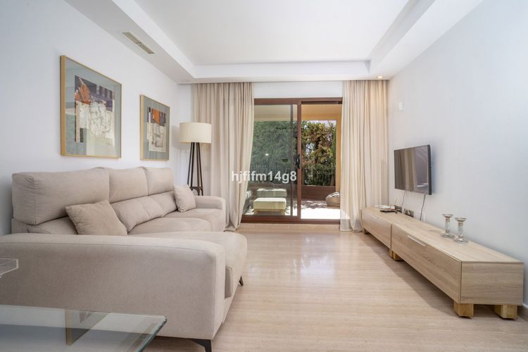 Apartment | Resale in Nueva Andalucía in Nueva Andalucía, Costa del Sol - Photo 4