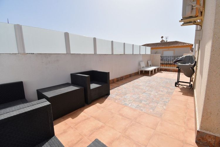 House | Resale in Playa Flamenca in Playa Flamenca, Costa Blanca - Photo 4