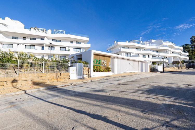 Apartment | Resale in Estepona in Estepona, Costa del Sol - Photo 3