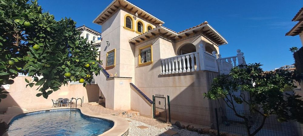House | Resale in La Zenia in La Zenia, Costa Blanca - Main property photo