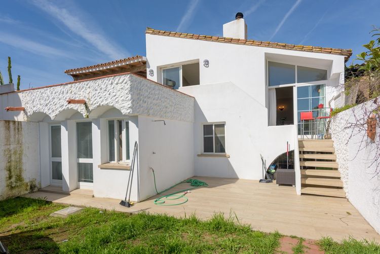 House | Resale in Estepona in Estepona, Costa del Sol - Photo 5