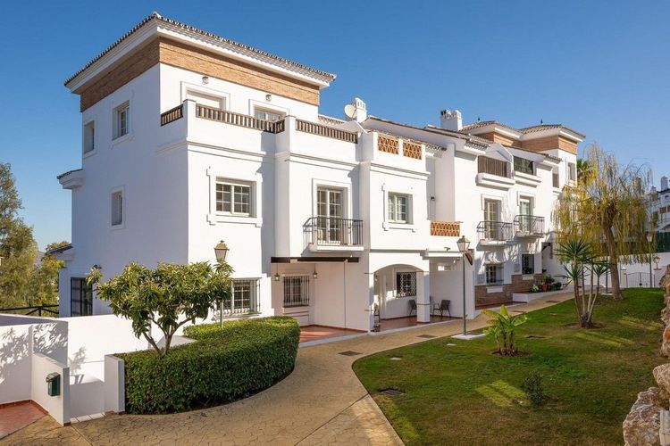 House | Resale in Alhaurín de la Torre in Alhaurín de la Torre, Costa del Sol - Photo 4