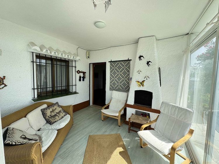 House | Resale in Torrenueva in Torrenueva, Costa del Sol - Photo 4