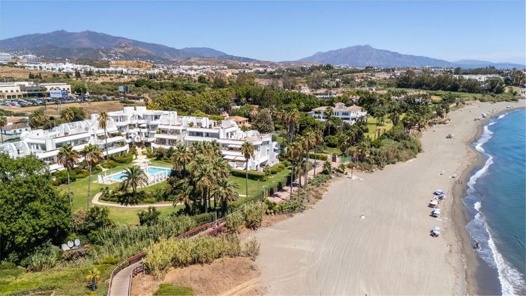 Apartment | Resale in Estepona in Estepona, Costa del Sol - Photo 4