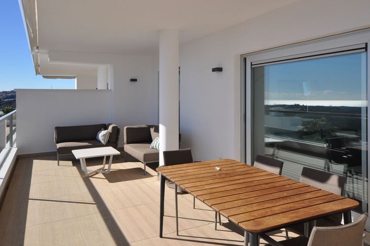 Apartment | Resale in Los Arqueros in Los Arqueros, Costa del Sol - Photo 5
