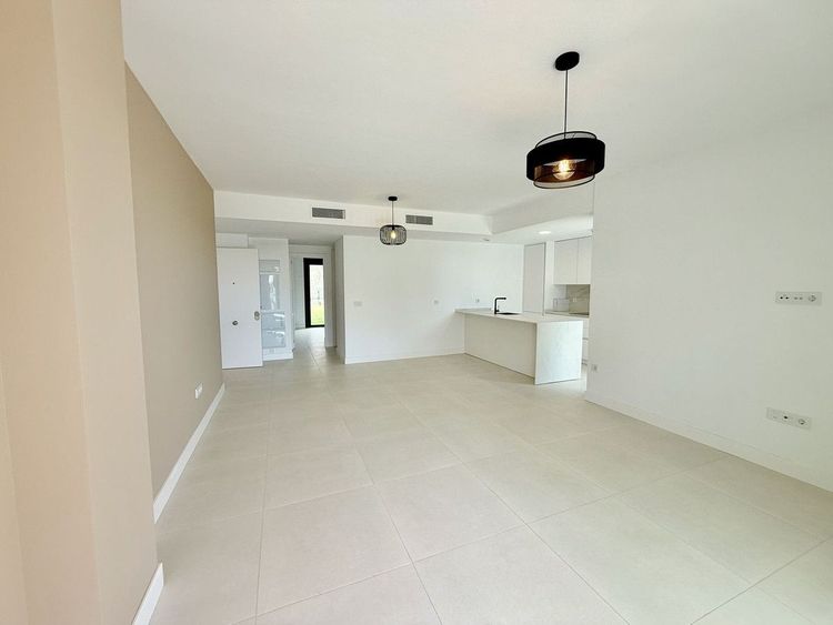 Apartment | Resale in Fuengirola in Fuengirola Others, Costa del Sol - Photo 5