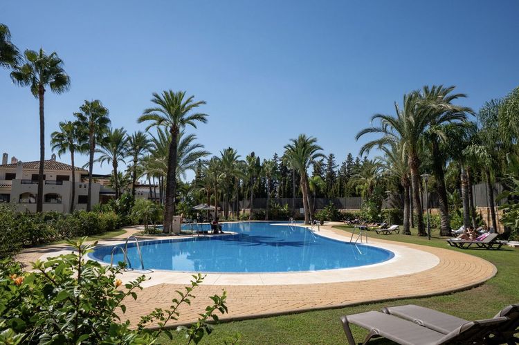 Apartment | Resale in Puerto Banús in Puerto Banús, Nueva Andalucía, Costa del Sol - Photo 3