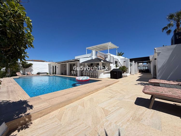 House | Resale in Benalmadena Costa in Benalmadena Costa, Costa del Sol - Photo 2