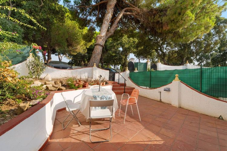 House | Resale in Elviria in Elviria, Costa del Sol - Photo 4