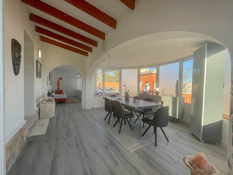 House | Resale in Calpe in Calpe, Costa Blanca - Photo 4