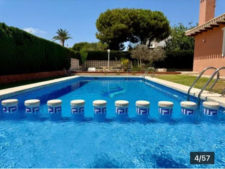 House | Resale in Cabo Roig in Cabo Roig, Costa Blanca - Photo 3