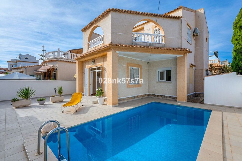 House | Resale in Playa Flamenca in Playa Flamenca, Costa Blanca - Main property photo