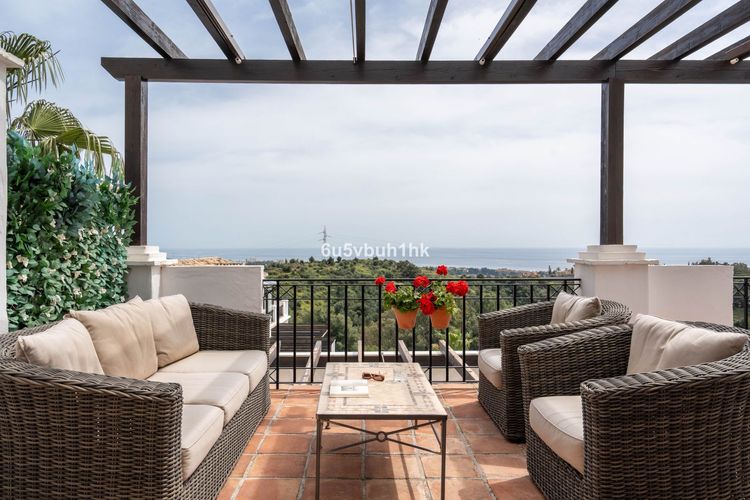 Apartment | Resale in Los Monteros in Los Monteros, Costa del Sol - Photo 5