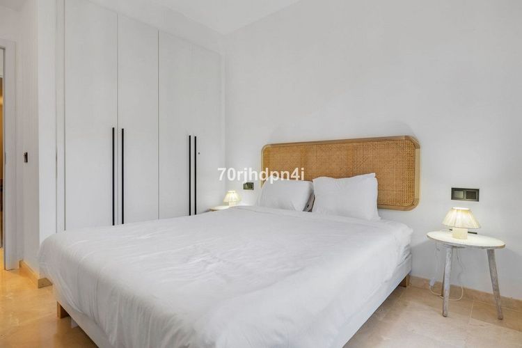 Apartment | Resale in Estepona in Estepona, Costa del Sol - Photo 5