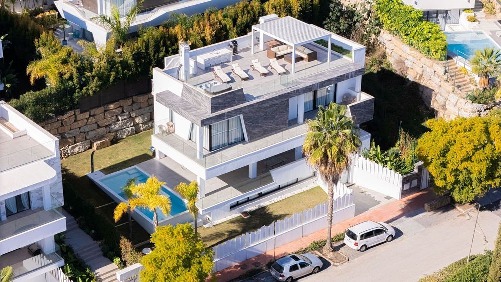 House | Resale in Marbella in Estepona, Costa del Sol - Main property photo