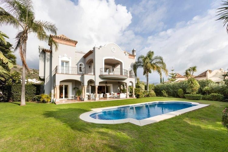 House | Resale in La Quinta in La Quinta, Costa del Sol - Photo 4