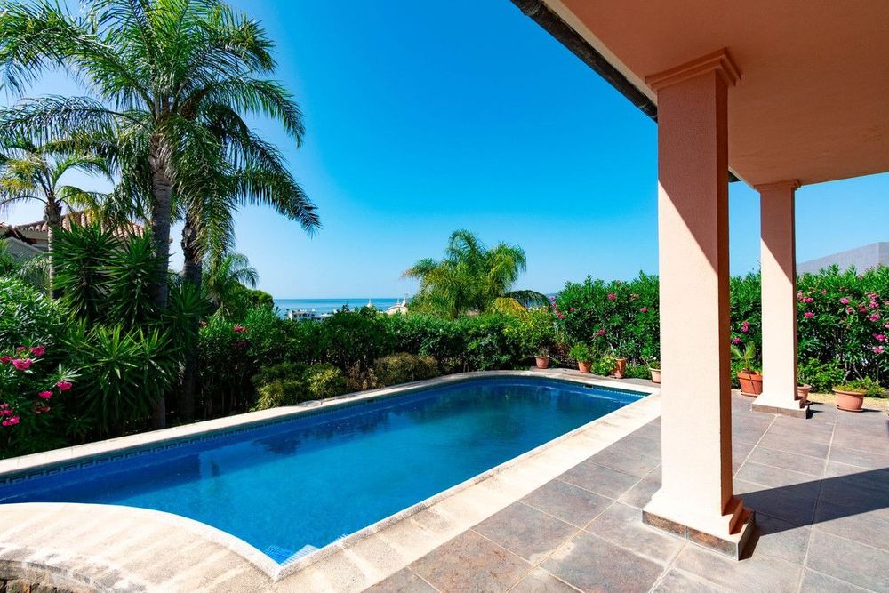 House | Resale in Estepona in Estepona, Costa del Sol - Main property photo