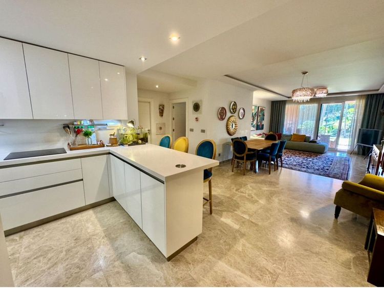 Apartment | Resale in Marbella in Marbella Others, Costa del Sol - Photo 2