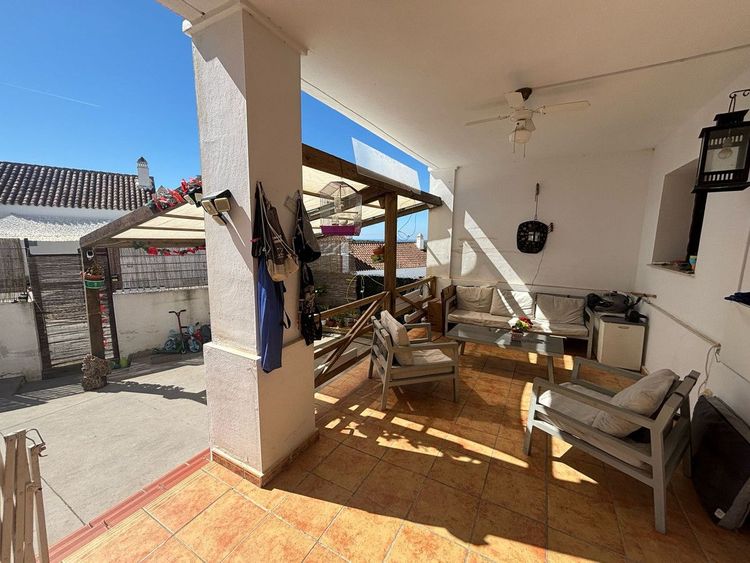 House | Resale in Casares Playa in Casares Playa, Costa del Sol - Photo 3