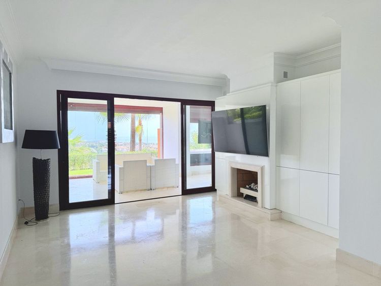 Apartment | Resale in Los Flamingos in Los Flamingos, Costa del Sol - Photo 5