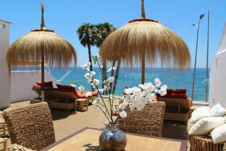 listing card gallery