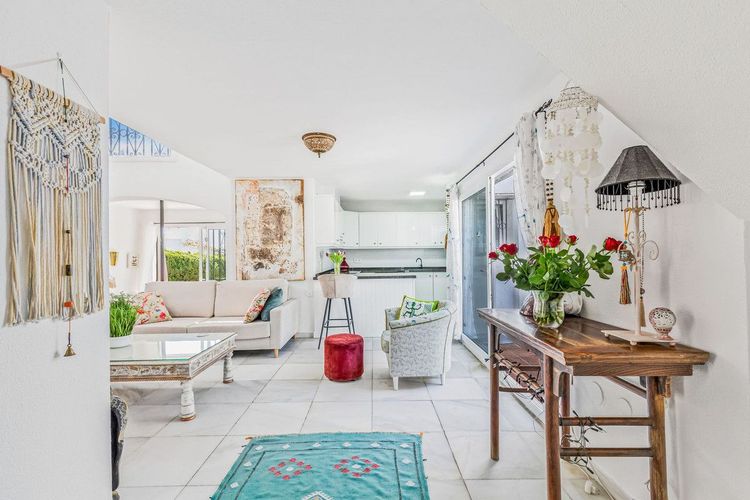 House | Resale in Casares Playa in Casares Playa, Costa del Sol - Photo 2